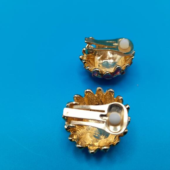 Vintage Pink Enamel Flower Clip Earrings, Gold Tone, Vintage Jewelry - Picture 9 of 9
